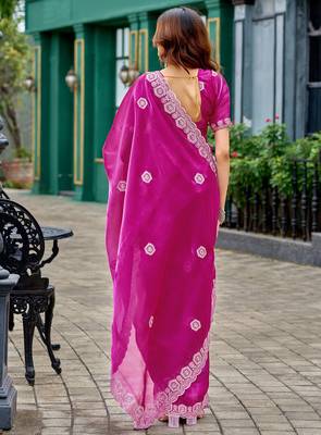 Women pink geomatric shimmer chiffon saree 4