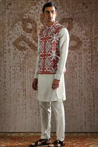 Red embroidered pashmina kurta bundi set