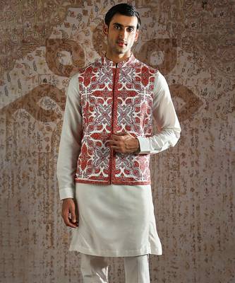 Red embroidered pashmina kurta bundi set 3
