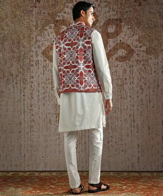 Red embroidered pashmina kurta bundi set 5