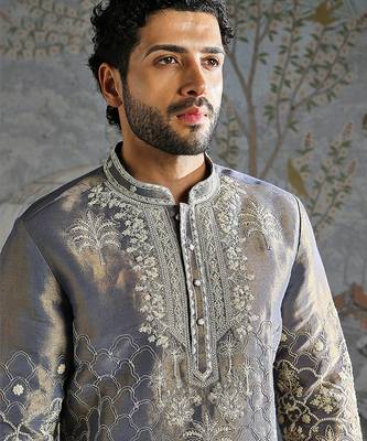 Grey embroidered tissue kurta set 4
