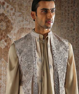 Champagne embroidered raw silk kurta bundi set 4