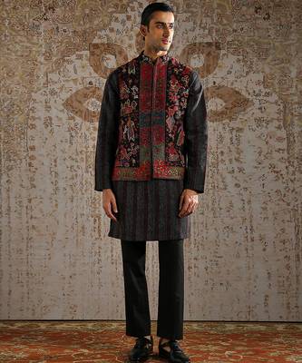 Black embroidered pashmina kurta bundi set 1