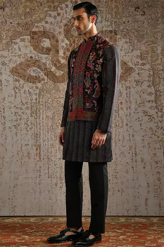 Black embroidered pashmina kurta bundi set