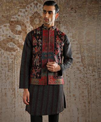 Black embroidered pashmina kurta bundi set 3