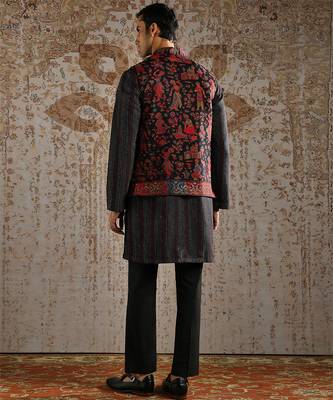Black embroidered pashmina kurta bundi set 5
