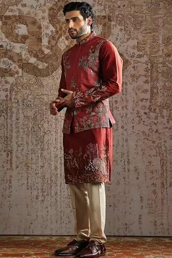 maroon embroidered tussar kurta bundi set for men