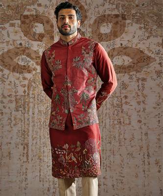 maroon embroidered tussar kurta bundi set for men 3