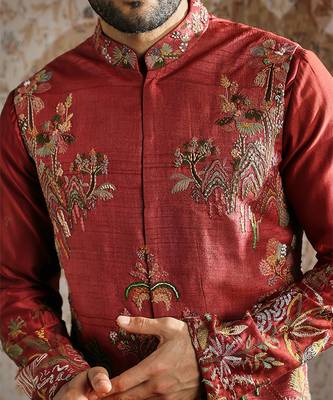maroon embroidered tussar kurta bundi set for men 4