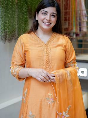 orange embroidered muslin kurta pant set with organza dupatta 4