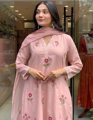peach embroidered chanderi straight kurta pant set with dupatta 5