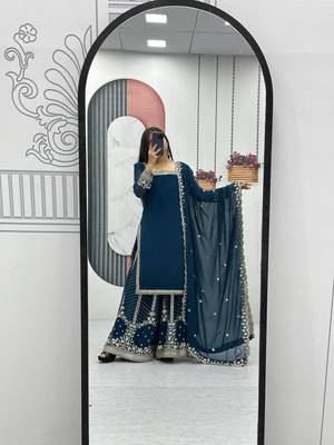 Womens heavy fox georgette fabric with heavy embroidery wrok kurta set 1
