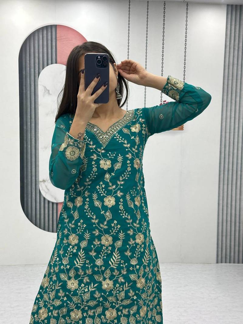 Womens new  heavy fox georgette fabric with heavy embroidery wrok kurta set