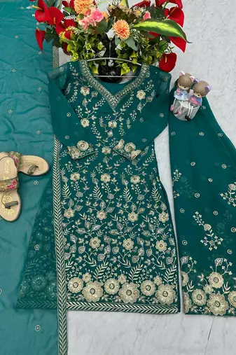 Womens heavy fox georgette fabric with heavy embroidery wrok kurta set