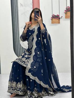 Womens new heavy fox georgette fabric with heavy embroidery wrok kurta set 2