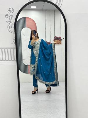 Womens wedding wear heavy embroidery thread work kurta set 1