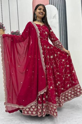 Womens new  heavy fox georgette fabric with heavy embroidery wrok kurta set