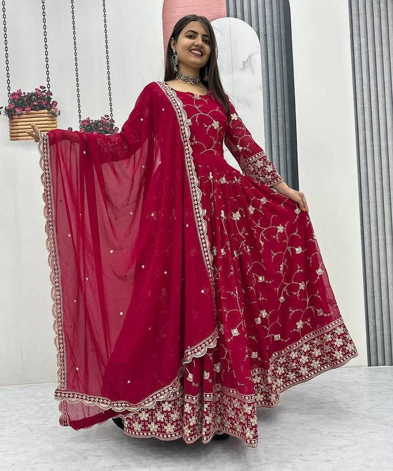 Womens new  heavy fox georgette fabric with heavy embroidery wrok kurta set