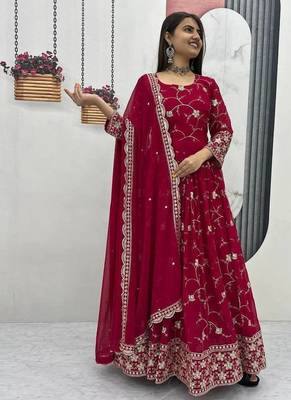 Womens heavy fox georgette fabric with heavy embroidery wrok kurta set 2