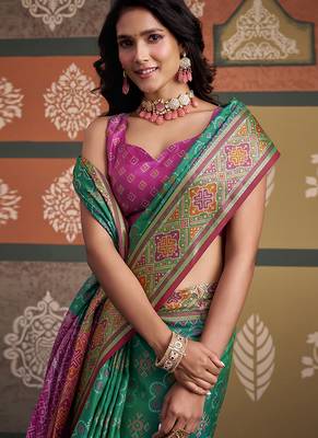 Green patola silk blend party wear saree 3