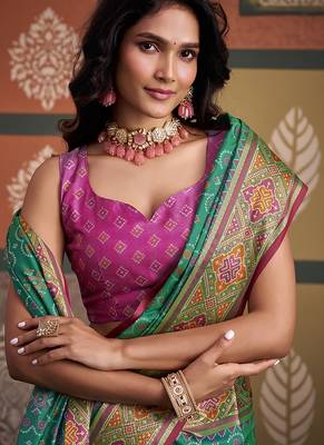 Green patola silk blend party wear saree 4