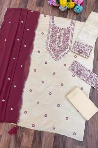 White maroon khadi cotton suit with embroidered patch 