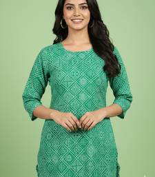 Ftdiva women stylish paisley printed straight kurta in green