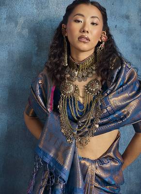 Handloom silk blend blue weaving saree 4