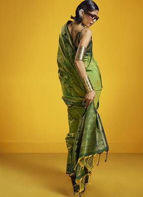 Green handloom silk blend saree with weaving work 2