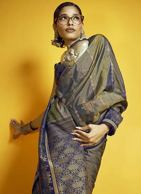 Grey handloom silk blend saree with weaving work 2