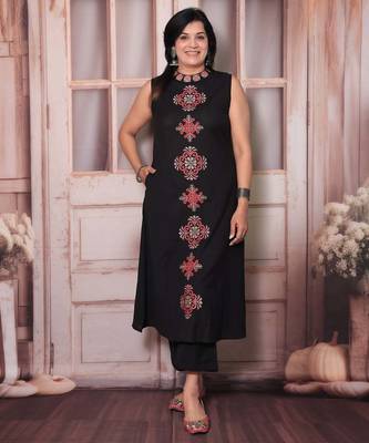 Black Sleeveless Cotton Kurti Set with Embroidery 1