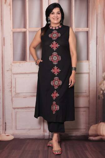 Black Sleeveless Cotton Kurti Set with Embroidery