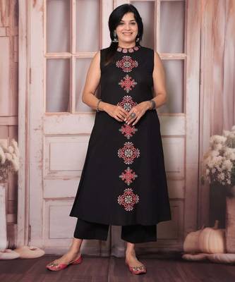 Black Sleeveless Cotton Kurti Set with Embroidery 2