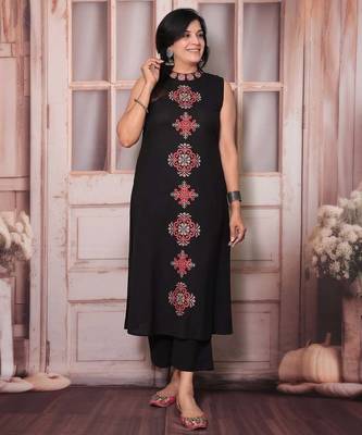 Black Sleeveless Cotton Kurti Set with Embroidery 3