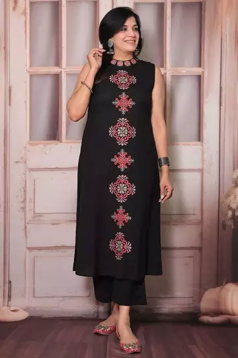 Black Sleeveless Cotton Kurti Set with Embroidery
