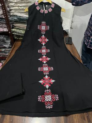 Black Sleeveless Cotton Kurti Set with Embroidery 5