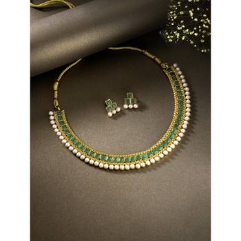 Aheli traditional green choker necklace & stud earrings jewellery set 1