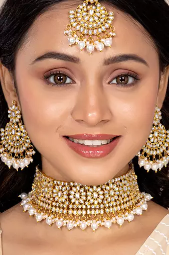 Aheli kundan studded choker necklace earrings & maang tikka set wedding jewellery set