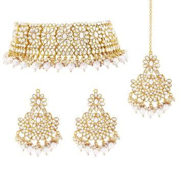 Aheli kundan studded choker necklace earrings & maang tikka set wedding jewellery set 3