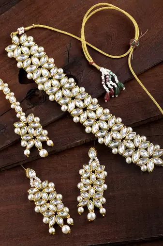 Aheli traditional kundan pearl bridal choker necklace with earring maang tikka jewellery set