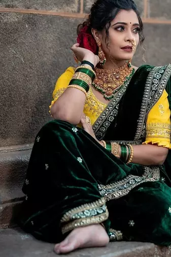 Green bloue piece with embroidred velvet saree