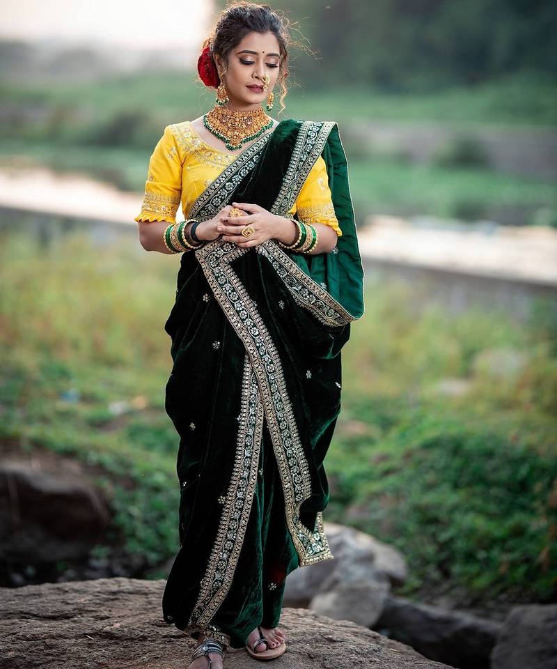 Green bloue piece with embroidred velvet saree