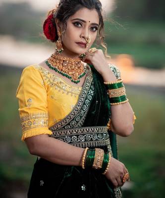 Green bloue piece with embroidred velvet saree 3