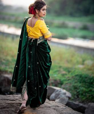 Green bloue piece with embroidred velvet saree 4