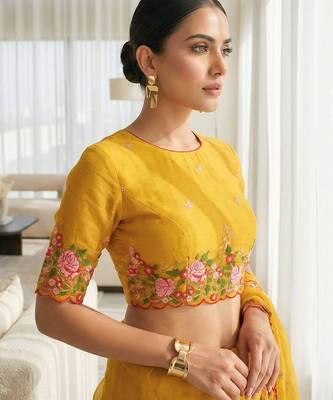 Yellow embroidered blouse with embroidered saree 3