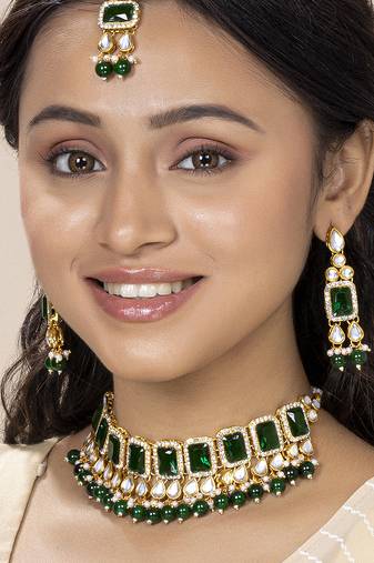 Aheli traditional kundan choker necklace jewellery set with dangle earring maang tikka