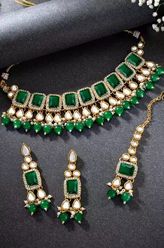 Aheli traditional kundan choker necklace jewellery set with dangle earring maang tikka