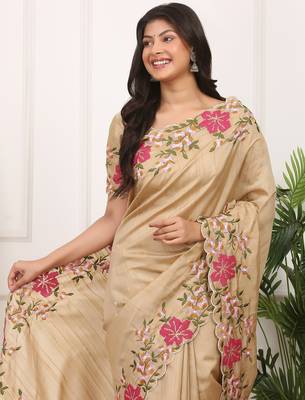 Beige embroidered blouse with embroidered saree 4