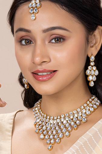 Aheli kundan choker necklace with earring maang tikka traditional jewellery set