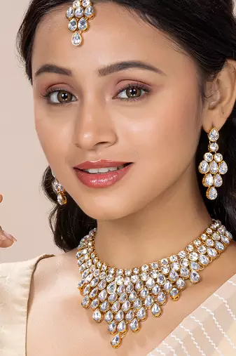 Aheli kundan choker necklace with earring maang tikka traditional jewellery set